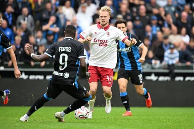 Club s Carlos Forbs and Antwerp s Arthur Vermeeren fight for the ball during a soccer match between Club Brugge and Royal Antwerp FC, Sunday 13 September 2026 in Brugge, on day 6 of the 2026-2027 Jupiler Pro League first division of the Belgian championship. MAARTENxSTRAETEMANS  x186195676x