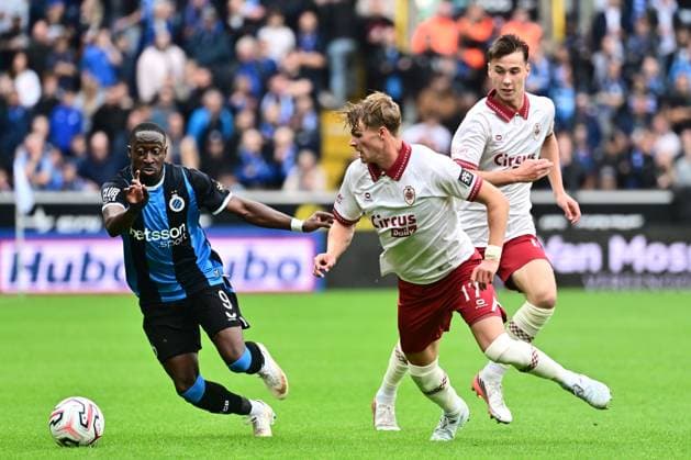 Club Brugge v Royal Antwerp FC - Jupiler Pro League BRUGGE, BELGIUM - SEPTEMBER 13 : Forbs Carlos forward of Club Brugge and Renders Semm defender of Royal Antwerp FC battle for the ball during the Jupiler Pro League match between Club Brugge and Royal Antwerp FC on September 13, 2026 in Brugge, Belgium, 13 09 2026 Brugge Belgium  Copyright: xPeterxDexVoechtx