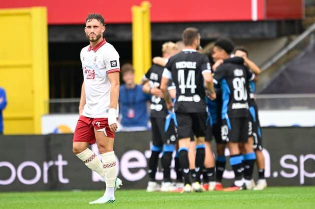 Club Brugge v Royal Antwerp FC - Jupiler Pro League BRUGGE, BELGIUM - SEPTEMBER 13 : Busi Maxime defender of Royal Antwerp FC looking dejected when Vetlesen Hugo midfielder of Club Brugge celebrates scoring a penalty during the Jupiler Pro League match between Club Brugge and Royal Antwerp FC on September 13, 2026 in Brugge, Belgium, 13 09 2026 Brugge Belgium  Copyright: xNicoxVereeckenx