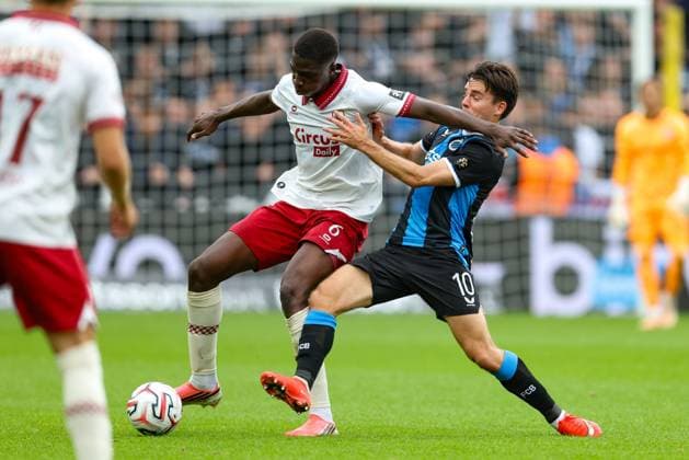 Antwerp s Bahmed Deuff and Club s Hugo Vetlesen fight for the ball during a soccer match between Club Brugge and Royal Antwerp FC, Sunday 13 September 2026 in Brugge, on day 6 of the 2026-2027 Jupiler Pro League first division of the Belgian championship. BRUNOxFAHY  x186197460x
