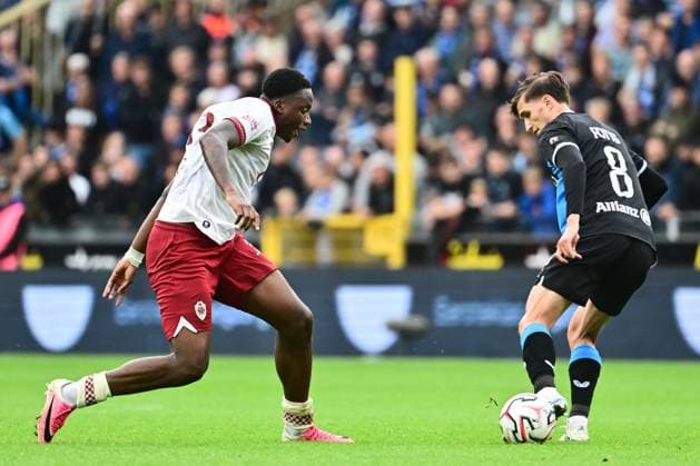 Club Brugge v Royal Antwerp FC - Jupiler Pro League BRUGGE, BELGIUM - SEPTEMBER 13 : Potts Freddie midfielder of Club Brugge and Porozo Snayder forward of Royal Antwerp FC battle for the ball during the Jupiler Pro League match between Club Brugge and Royal Antwerp FC on September 13, 2026 in Brugge, Belgium, 13 09 2026 Brugge Belgium  Copyright: xPeterxDexVoechtx