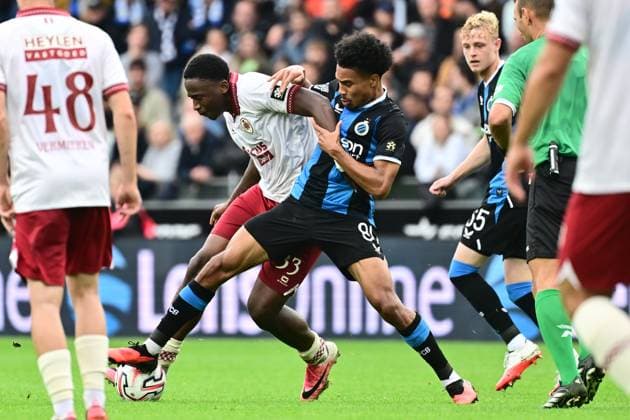 Club Brugge v Royal Antwerp FC - Jupiler Pro League BRUGGE, BELGIUM - SEPTEMBER 13 : Lemarechal Felix midfielder of Club Brugge and Porozo Snayder forward of Royal Antwerp FC battle for the ball during the Jupiler Pro League match between Club Brugge and Royal Antwerp FC on September 13, 2026 in Brugge, Belgium, 13 09 2026 Brugge Belgium  Copyright: xPeterxDexVoechtx
