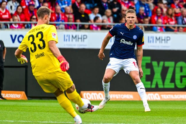 13.09.2026, GER, Fußball, Herren, 2. Bundesliga, 1. FC Heidenheim vs Holstein Kiel Thomas Dähne (Heidenheim, 33), Phil Harres (Kiel, 19) Heidenheim Voith-Arena Baden-Württemberg Deutschland Copyright: xNordphotox xHafnerx