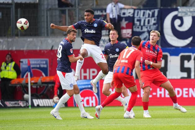 2. Liga, Spieltag 5, Saison 2026 27, FC Heidenheim - Holstein Kiel Ikem Ugoh (Holstein Kiel) versucht sein Glueck per Kopfball - FC Heidenheim - Holstein Kiel 2. Liga, Spieltag 5, Saison 2026 27, FC Heidenheim - Holstein Kiel Deutschland, Heidenheim, Voith Arena, 13.09.2026