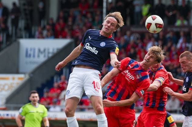 Jonas Therkelsen 10 (Holstein Kiel) und Jan Schoeppner 3 (1FC Heidenheim 1846) in Aktion, 1.FC Heidenheim 1846 vs. Holstein Kiel, Fussball, DFL, 2. Bundesliga, Saison 2026 2027, Hinrunde, 5. Spieltag, 13.09.2026 Heidenheim Baden-Wuerttemberg Deutschland