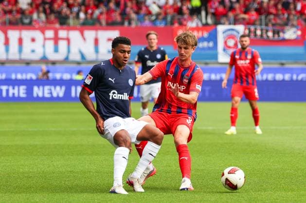 Ikem Ugoh 27 (Holstein Kiel) und Jan Schoeppner 3 (1FC Heidenheim 1846) in Aktion, 1.FC Heidenheim 1846 vs. Holstein Kiel, Fussball, DFL, 2. Bundesliga, Saison 2026 2027, Hinrunde, 5. Spieltag, 13.09.2026 Heidenheim Baden-Wuerttemberg Deutschland