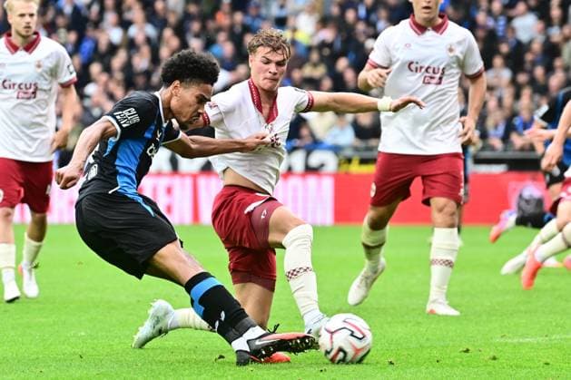 Club Brugge v Royal Antwerp FC - Jupiler Pro League BRUGGE, BELGIUM - SEPTEMBER 13 : Lemarechal Felix midfielder of Club Brugge and Renders Semm defender of Royal Antwerp FC battle for the ball during the Jupiler Pro League match between Club Brugge and Royal Antwerp FC on September 13, 2026 in Brugge, Belgium, 13 09 2026 Brugge Belgium  Copyright: xPeterxDexVoechtx