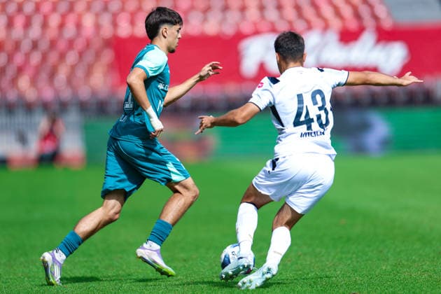 13. September 2026, Fussball, Brack Super League 2026 27, Runde 8, FC Zürich gegen FC Vaduz, Stadion Letzigrund, Zürich, Schweiz Lutfi Dalipi (11, FC Vaduz, li.) mit vielen Ballkontakten in den ersten Spielminuten Photo: Urs Ottiger