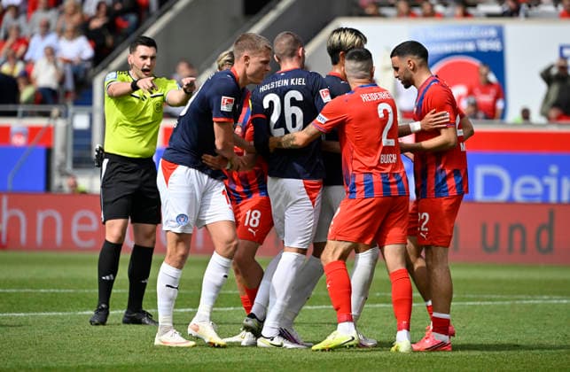 Gerangel vor Eckball David Zec Holstein Kiel (26) Marnon Busch 1. FC Heidenheim 1846 FCH (02) Schiedsrichter Referee Justin Hasmann 1. FC Heidenheim 1846 FCH vs Holstein Kiel KSV 13.09.2026 DFL REGULATIONS PROHIBIT ANY USE OF PHOTOGRAPHS AS IMAGE SEQUENCES AND OR QUASI-VIDEO 1. FC Heidenheim 1846 FCH vs Holstein Kiel KSV