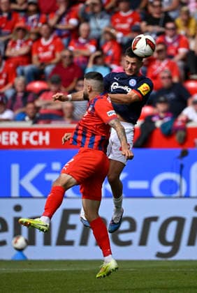 Kopfballduell Zweikampf Aktion Adrian Kapralik Holstein Kiel (20) gegen Marnon Busch 1. FC Heidenheim 1846 FCH (02) 1. FC Heidenheim 1846 FCH vs Holstein Kiel KSV 13.09.2026 DFL REGULATIONS PROHIBIT ANY USE OF PHOTOGRAPHS AS IMAGE SEQUENCES AND OR QUASI-VIDEO 1. FC Heidenheim 1846 FCH vs Holstein Kiel KSV