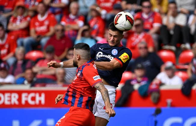 Kopfballduell Zweikampf Aktion Adrian Kapralik Holstein Kiel (20) gegen Marnon Busch 1. FC Heidenheim 1846 FCH (02) 1. FC Heidenheim 1846 FCH vs Holstein Kiel KSV 13.09.2026 DFL REGULATIONS PROHIBIT ANY USE OF PHOTOGRAPHS AS IMAGE SEQUENCES AND OR QUASI-VIDEO 1. FC Heidenheim 1846 FCH vs Holstein Kiel KSV
