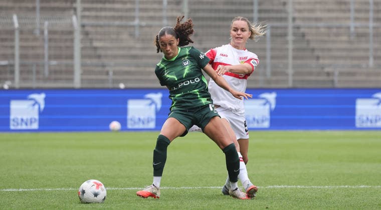 Stuttgart , Google Pixel Frauen-Bundesliga VfB Stuttgart vs VfL Wolfsburg , von links: Kessya Bussy ( Wolfs ) Greta Stegemann ( VfB )