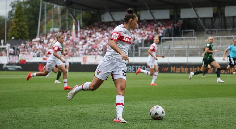 Stuttgart , Google Pixel Frauen-Bundesliga VfB Stuttgart vs VfL Wolfsburg , Nicole Billa ( VfB )