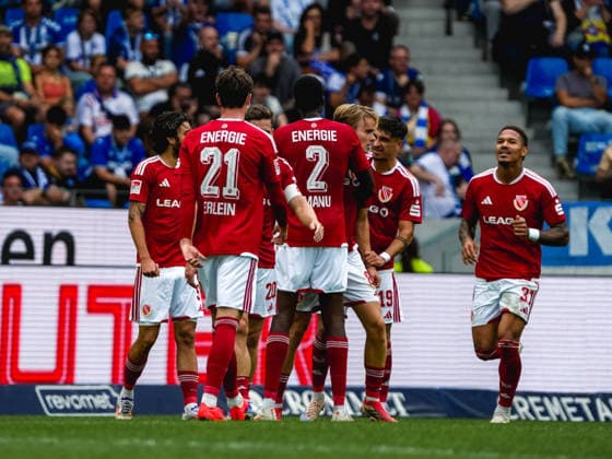 13.09.2026, xwppx, Fussball 2.Bundesliga, Karlsruher SC - Energie Cottbus v.l. Jubel nach 0:1 durch Lukas Michelbrink (Energie Cottbus) (DFL DFB REGULATIONS PROHIBIT ANY USE OF PHOTOGRAPHS as IMAGE SEQUENCES and or QUASI-VIDEO) Karlsruhe