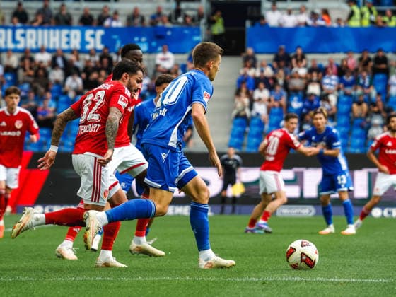 13.09.2026, xwppx, Fussball 2.Bundesliga, Karlsruher SC - Energie Cottbus v.l. Zweikampf Leonardo Loureiro Bittencourt (Energie Cottbus) und Marvin Wanitzek (Karlsruher SC) (DFL DFB REGULATIONS PROHIBIT ANY USE OF PHOTOGRAPHS as IMAGE SEQUENCES and or QUASI-VIDEO) Karlsruhe