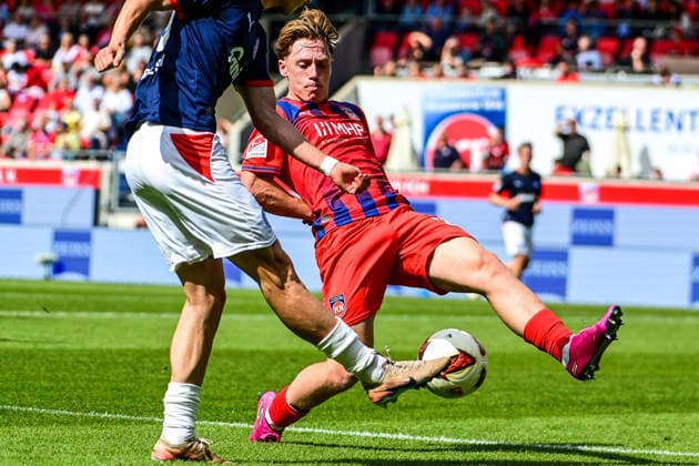13.09.2026, GER, Fußball, Herren, 2. Bundesliga, 1. FC Heidenheim vs Holstein Kiel Michael Heule (Heidenheim, 27) blockt eine Flanke Heidenheim Voith-Arena Baden-Württemberg Deutschland Copyright: xNordphotox xHafnerx