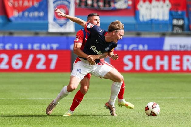 Marnon Busch 2 (1FC Heidenheim 1846) und Jonas Therkelsen 10 (Holstein Kiel) in Aktion, Zweikampf, 1.FC Heidenheim 1846 vs. Holstein Kiel, Fussball, DFL, 2. Bundesliga, Saison 2026 2027, Hinrunde, 5. Spieltag, 13.09.2026 Heidenheim Baden-Wuerttemberg Deutschland