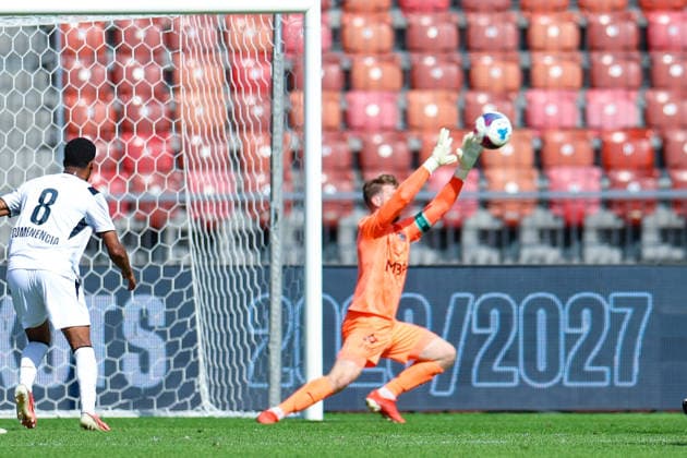 13. September 2026, Fussball, Brack Super League 2026 27, Runde 8, FC Zürich gegen FC Vaduz, Stadion Letzigrund, Zürich, Schweiz Benjamin Büchel (1, FC Vaduz) verhindert mit guter Parade den Ausgleich Photo: Urs Ottiger