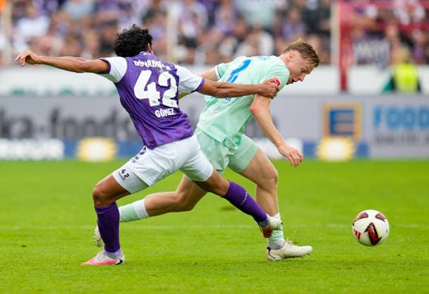 Jonathan Gomez (VfL Osnabrueck, 42) im Zweikampf mit Julian Eitschberger (Hertha BSC, 2) GER, VfL Osnabrück vs Hertha BSC, 2. Bundesliga, 5. Spieltag, Saison 2026-27, Bremer Brücke, Osnabrück, 13.09.2026 DFL REGULATIONS PROHIBIT ANY USE OF PHOTOGRAPHS AS IMAGE SEQUENCES AND OR QUASI-VIDEO Foto: HMB Media Scott W. Coleman Copyright: HMBxMedia xScottxW.xColeman