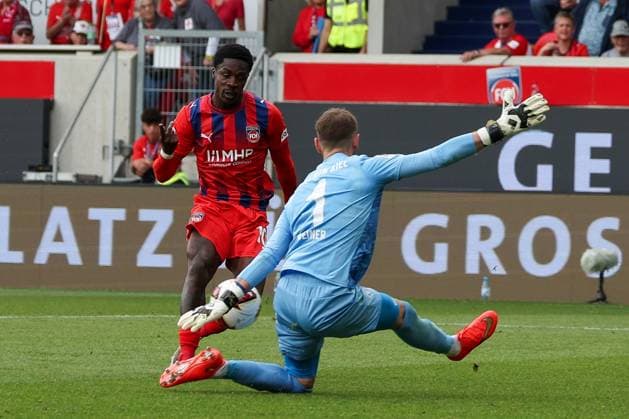 Timon Weiner 1 (Holstein Kiel) vereitelt eine grosse Chance von Christian Conteh 10 (1FC Heidenheim 1846), 1.FC Heidenheim 1846 vs. Holstein Kiel, Fussball, DFL, 2. Bundesliga, Saison 2026 2027, Hinrunde, 5. Spieltag, 13.09.2026 Heidenheim Baden-Wuerttemberg Deutschland