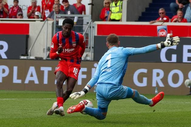Timon Weiner 1 (Holstein Kiel) vereitelt eine grosse Chance von Christian Conteh 10 (1FC Heidenheim 1846), 1.FC Heidenheim 1846 vs. Holstein Kiel, Fussball, DFL, 2. Bundesliga, Saison 2026 2027, Hinrunde, 5. Spieltag, 13.09.2026 Heidenheim Baden-Wuerttemberg Deutschland
