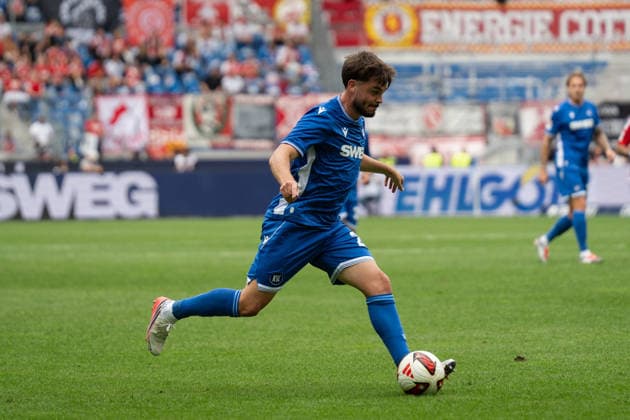 13.09.2026, xjyhynx, Fussball 2.Bundesliga, Karlsruher SC - Energie Cottbus v.l., Pass von Lilian Egloff (25, Karlsruher SC) (DFL DFB REGULATIONS PROHIBIT ANY USE OF PHOTOGRAPHS as IMAGE SEQUENCES and or QUASI-VIDEO) Karlsruhe