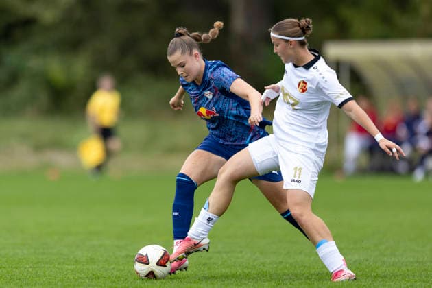 Regionalliga Nordost Frauen: RasenBallsport Leipzig II vs. 1. FFV Erfurt; Leipzig; 13.09.2026 Jasmina Dietrich (14; RasenBallsport Leipzig II) gegen Laura Krug ( 11; 1. FFV Erfurt) Regionalliga Nordost Frauen: RasenBallsport Leipzig II vs. 1. FFV Erfurt; Sportanlage Gontardweg GF 1; 13.09.2026 Copyright: xBEAUTIFULxSPORTS Duehringx