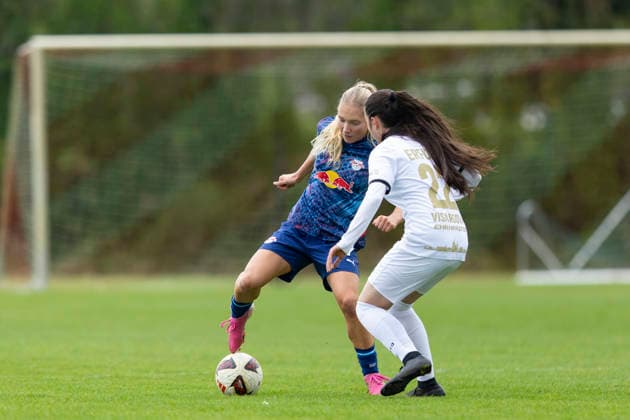 Regionalliga Nordost Frauen: RasenBallsport Leipzig II vs. 1. FFV Erfurt; Leipzig; 13.09.2026 Charlotte Heckler (7; RasenBallsport Leipzig II) gegen Samira Visargova ( 22; 1. FFV Erfurt) Regionalliga Nordost Frauen: RasenBallsport Leipzig II vs. 1. FFV Erfurt; Sportanlage Gontardweg GF 1; 13.09.2026 Copyright: xBEAUTIFULxSPORTS Duehringx