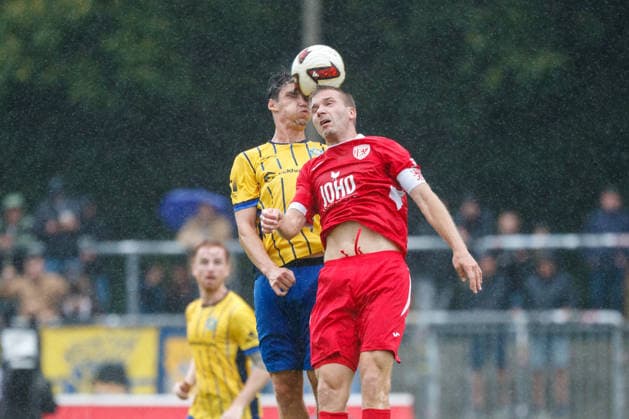 links Pepe Böhm (Lok) gegen Robert Leipertz (Greifswald) ; GER, Greifswalder FC vs. 1. FC Lok Leipzig, Fußball, Männer, Regionalliga Nordost, 8.Spieltag, Spielzeit 2026 2027, 13.09.2026 Greifswald Volksstadion Mecklenburg - Vorpommern Deutschland