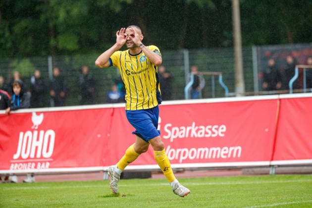 Torjubel 2:3 Torschütze Djamal Ziane (Lok) ; GER, Greifswalder FC vs. 1. FC Lok Leipzig, Fußball, Männer, Regionalliga Nordost, 8.Spieltag, Spielzeit 2026 2027, 13.09.2026 Greifswald Volksstadion Mecklenburg - Vorpommern Deutschland