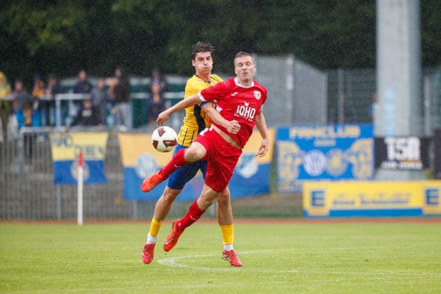vorn Robert Leipertz (Greifswald) gegen Pepe Böhm (Lok) ; GER, Greifswalder FC vs. 1. FC Lok Leipzig, Fußball, Männer, Regionalliga Nordost, 8.Spieltag, Spielzeit 2026 2027, 13.09.2026 Greifswald Volksstadion Mecklenburg - Vorpommern Deutschland