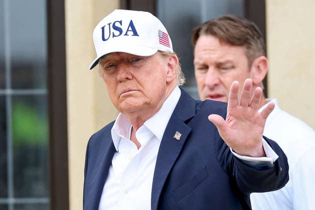 2026 Amgen Irish Open - Fourth Round, Trump International Golf Links, Doonbeg 13 9 2026 President of the United States of America Donald Trump on his way to the first tee box Donald Trump on his way to the first tee box 13 9 2026  Copyright: xDanxClohessyx DC1A6390