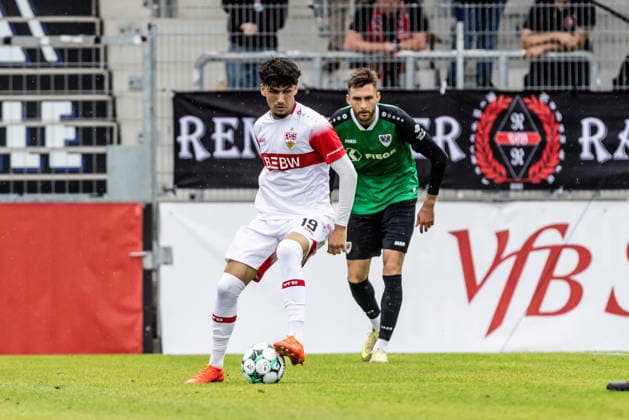 VfB Stuttgart II vs. SC Preussen Muenster, Fussball, 3. Liga, 5. Spieltag, WIRmachenDRUCK Arena Großaspach 13.09.26 v.l. Ertugrul Yigit (VfB Stuttgart II, 19), Felix Higl (SC Preussen Muenster, 33) VfB Stuttgart II vs. SC Preussen Muenster, Fussball, 3. Liga, 5. Spieltag, WIRmachenDRUCK Arena Großaspach 13.09.26 Foto: Lucca Fundel Großaspach WIRmachenDRUCK Arena Baden-Württemberg Deutschland