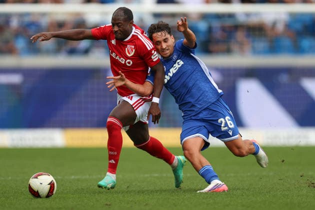 Christian Kinsombi (Energie Cottbus, 07) im Zweikampf gegen Danyal Zor (Karlsruher SC, 26), Karlsruher SC vs. Energie Cottbus, 2. Bundesliga, 5. Spieltag, 2026 2027, 13.09.2026, DFL REGULATIONS PROHIBIT ANY USE OF PHOTOGRAPHS AS IMAGE SEQUENCES AND OR QUASI-VIDEO, Karlsruher SC vs. Energie Cottbus, 2. Bundesliga, 5. Spieltag, 2026 2027, 13.09.2026 Karlsruhe Copyright: xEibner-Pressefoto JanxPrihodax EP_JPA