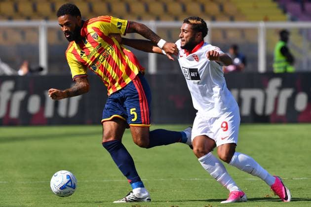 US Lecce s Centre-back Jamil Siebert (5 US Lecce) and AC Monza s Striker Gustavo Varela (9 AC Monza) in action during the Serie A Enilive matchday 4 match between US Lecce and AC Monza at the Stadio Via del Mare in Lecce, Italy, Sunday, September 13, 2026. (Credit Image: Giovanni Evangelista LaPresse)  Copyright: xGiovannixEvangelista LaPressex