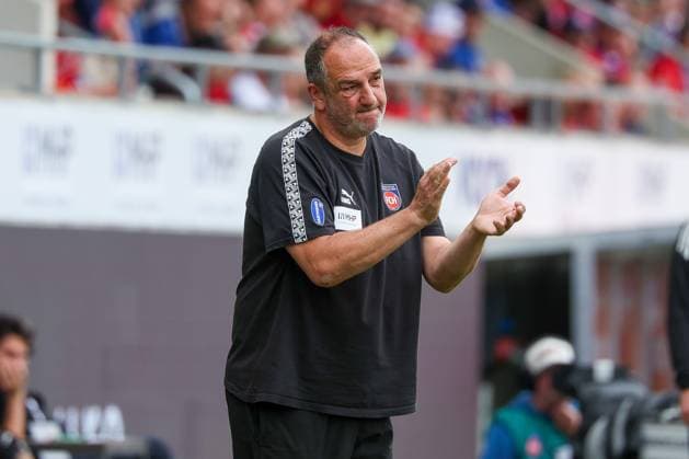 Cheftrainer Frank Schmidt (1FC Heidenheim 1846) gibt Anweisungen an die Mannschaft, 1.FC Heidenheim 1846 vs. Holstein Kiel, Fussball, DFL, 2. Bundesliga, Saison 2026 2027, Hinrunde, 5. Spieltag, 13.09.2026 Heidenheim Baden-Wuerttemberg Deutschland