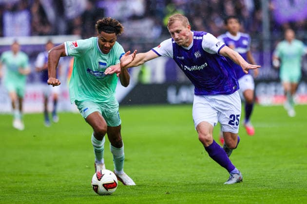 2026.09.13, xkwix, Fußball, 2.Liga, VfL Osnabrück - Hertha BSC, Stadion an der Bremer Brücke, 5.Spieltag, Saison 2026 2027: Oluwaseun Adewumi (Hertha BSC 19) im Zweikampf gegen Niklas Wiemann (VfL Osnabrueck 25) DFB regulations prohibit any use of photographs as image sequences and or quasi-video. Photo: xKamilxWilkowskixPressefotoKochx Niedersachsen Deutschland