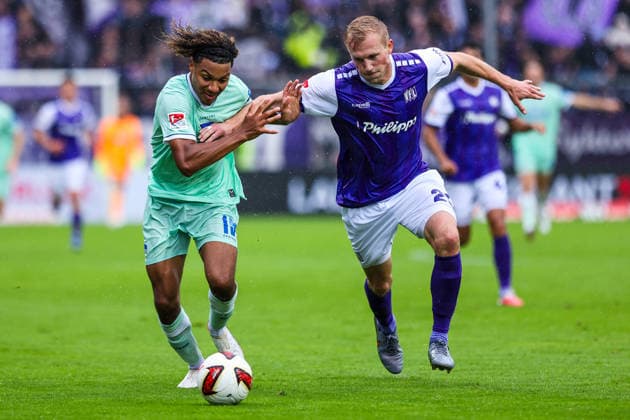 2026.09.13, xkwix, Fußball, 2.Liga, VfL Osnabrück - Hertha BSC, Stadion an der Bremer Brücke, 5.Spieltag, Saison 2026 2027: Oluwaseun Adewumi (Hertha BSC 19) im Zweikampf gegen Niklas Wiemann (VfL Osnabrueck 25) DFB regulations prohibit any use of photographs as image sequences and or quasi-video. Photo: xKamilxWilkowskixPressefotoKochx Niedersachsen Deutschland