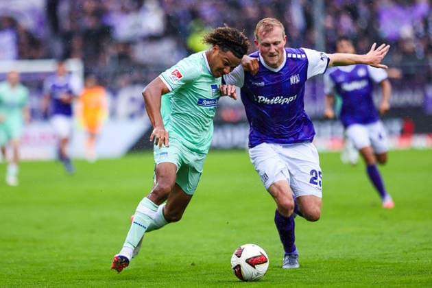 2026.09.13, xkwix, Fußball, 2.Liga, VfL Osnabrück - Hertha BSC, Stadion an der Bremer Brücke, 5.Spieltag, Saison 2026 2027: Oluwaseun Adewumi (Hertha BSC 19) im Zweikampf gegen Niklas Wiemann (VfL Osnabrueck 25) DFB regulations prohibit any use of photographs as image sequences and or quasi-video. Photo: xKamilxWilkowskixPressefotoKochx Niedersachsen Deutschland