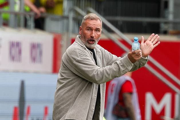 Chef-Trainer Tim Walter (Holstein Kiel) reklamiert Handspiel, Gestik, 1.FC Heidenheim 1846 vs. Holstein Kiel, Fussball, DFL, 2. Bundesliga, Saison 2026 2027, Hinrunde, 5. Spieltag, 13.09.2026 Heidenheim Baden-Wuerttemberg Deutschland