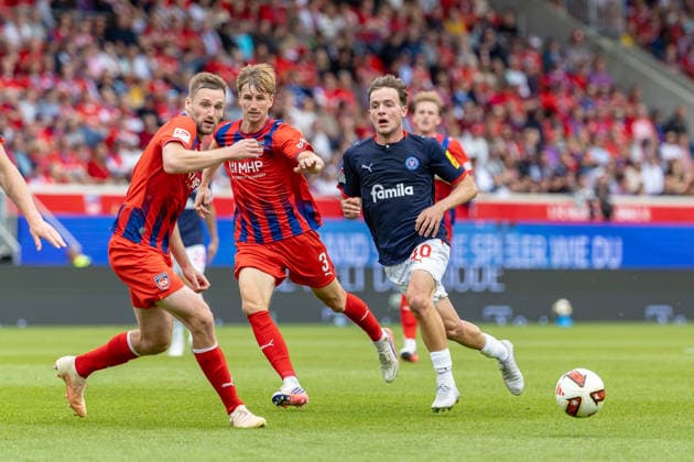 Zweikampf Patrick Mainka (1.FC Heidenheim, 06) Jan Schoeppner (1.FC Heidenheim, 03) Leon Parduzi (Holstein Kiel, 40), GER, 1.FC Heidenheim vs. Holstein Kiel, Fussball, 2. Bundesliga, 05. Spieltag, Spielzeit 2026 2027, 13.09.2026, DFL DFB REGULATIONS PROHIBIT ANY USE OF PHOTOGRAPHS AS IMAGE SEQUENCES AND OR QUASI-VIDEO, GER, 1.FC Heidenheim vs. Holstein Kiel, Fussball, 2. Bundesliga, 05. Spieltag, Spielzeit 2026 2027, 13.09.2026 Heidenheim Copyright: xEibner-Pressefoto JanixPlessx EP_JPL