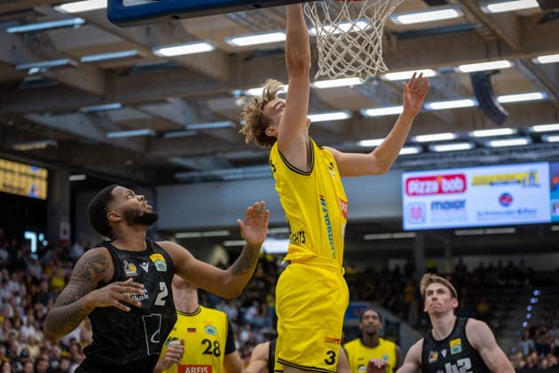 Paul Viefhues (Kreisbau Kirchheim Knights, 03) GER, Kreisbau Kirchheim Knights vs. MHP RIESEN Ludwigsburg, easyCredit BBL, Netto BBL Pokal, Runde 1, Saison 2026 2027, 13.09.2026 GER, Kreisbau Kirchheim Knights vs. MHP RIESEN Ludwigsburg, easyCredit BBL, Netto BBL Pokal, Runde 1, Saison 2026 2027, 13.09.2026 Goeppingen Copyright: xEibner-Pressefoto NinaxSanderx EP_NSR