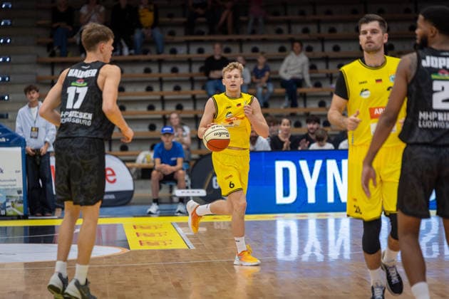 Julis Baumer (MHP RIESEN Ludwigsburg, 17) Johannes Patrick (Kreisbau Kirchheim Knights, 06) GER, Kreisbau Kirchheim Knights vs. MHP RIESEN Ludwigsburg, easyCredit BBL, Netto BBL Pokal, Runde 1, Saison 2026 2027, 13.09.2026 GER, Kreisbau Kirchheim Knights vs. MHP RIESEN Ludwigsburg, easyCredit BBL, Netto BBL Pokal, Runde 1, Saison 2026 2027, 13.09.2026 Goeppingen Copyright: xEibner-Pressefoto NinaxSanderx EP_NSR