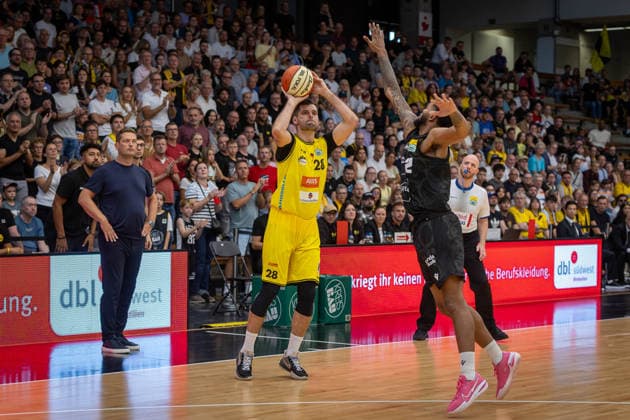 Julius Wolf (Kreisbau Kirchheim Knights, 28) GER, Kreisbau Kirchheim Knights vs. MHP RIESEN Ludwigsburg, easyCredit BBL, Netto BBL Pokal, Runde 1, Saison 2026 2027, 13.09.2026 GER, Kreisbau Kirchheim Knights vs. MHP RIESEN Ludwigsburg, easyCredit BBL, Netto BBL Pokal, Runde 1, Saison 2026 2027, 13.09.2026 Goeppingen Copyright: xEibner-Pressefoto NinaxSanderx EP_NSR