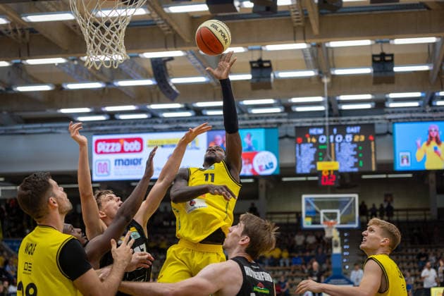 Julius Wolf (Kreisbau Kirchheim Knights, 28) Julis Baumer (MHP RIESEN Ludwigsburg, 17) Tyrel Morgan (Kreisbau Kirchheim Knights, 11) GER, Kreisbau Kirchheim Knights vs. MHP RIESEN Ludwigsburg, easyCredit BBL, Netto BBL Pokal, Runde 1, Saison 2026 2027, 13.09.2026 GER, Kreisbau Kirchheim Knights vs. MHP RIESEN Ludwigsburg, easyCredit BBL, Netto BBL Pokal, Runde 1, Saison 2026 2027, 13.09.2026 Goeppingen Copyright: xEibner-Pressefoto NinaxSanderx EP_NSR