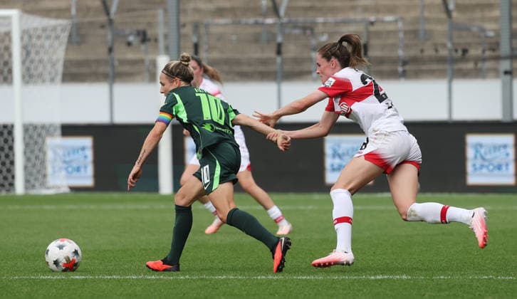 Stuttgart , Google Pixel Frauen-Bundesliga VfB Stuttgart vs VfL Wolfsburg , von links: Svenja Huth ( Wolfs ) Reena Wichmann ( VfB )