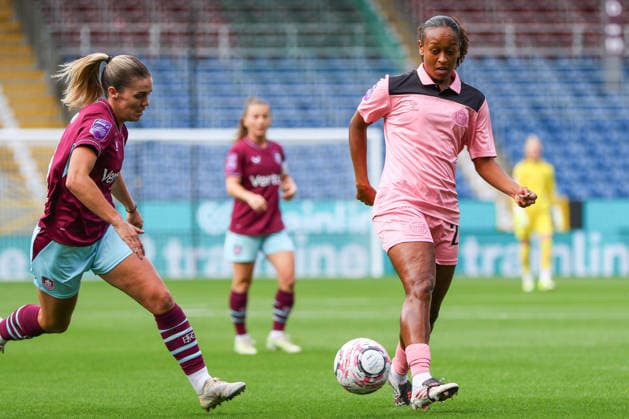 BURNLEY, ENGLAND - SEPTEMBER 13: Atlanta Primus of Sunderland controls the ball during Burnley v Sunderland in the Barclays Womens Super League 2 at Turf Moor on September 13, 2026 in Burnley, England. Copyright: xSeanxChandlerx xSPPx Sportspressphoto_SPR229640