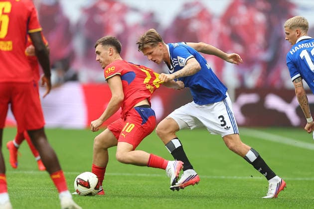 RB Leipzig - Hamburger SV Bundesliga Leipzig, 13.09.2026, Red Bull Arena, Fußball, Männer, Saison 2026 2027, 1. Bundesliga, 3. Spieltag, RB Leipzig - Hamburger SV , Im Bild v.l.: Brajan Gruda (10, RB Leipzig) und David Möller Wolfe ( 3, HSV) ,