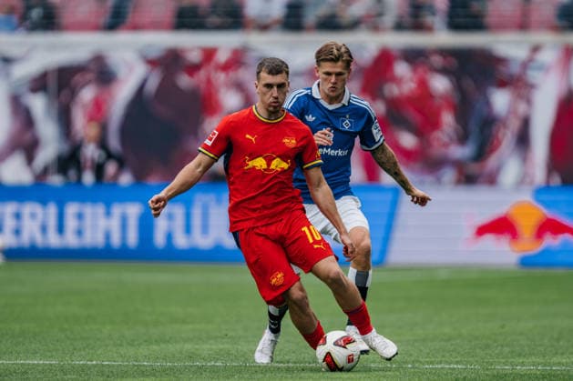 Deutschland: Bundesliga 2026 - 2027, 3. Spieltag - RB Leipzig vs Hamburger SV - Red Bull Arena (Leipzig): Brajan Gruda (RB Leipzig, 10) am Ball Copyright: xTomxLauruschkatx