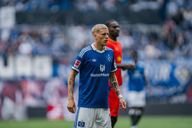 Deutschland: Bundesliga 2026 - 2027, 3. Spieltag - RB Leipzig vs Hamburger SV - Red Bull Arena (Leipzig): Albert Gronbaek (Hamburger SV, 11) Einzelbild Copyright: xTomxLauruschkatx